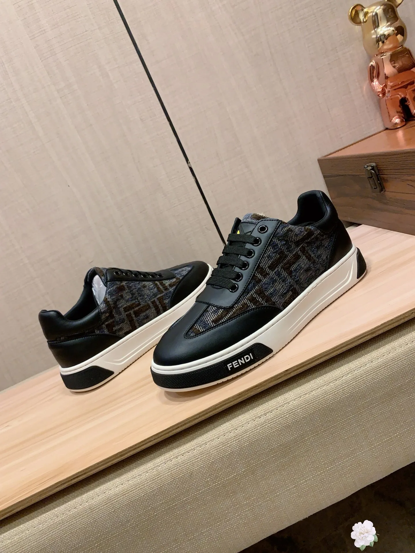 Men's men's shoes 💰420💰💰🎩🎩[Lightning][Lightning] "FENDI*" The latest and most popular casual shoes, top brand [Seduce] luxury ~ purchasing agent, top quality ~. [Strong] The upper is made of imported breathable cowhide with material ➕ breathable sheepskin feet (•) and fine workmanship. The original stylish and stylish soft rubber wear-resistant and non-slip outsole is light and comfortable on the feet. The real thing looks better when photographed in person. 0099: code: 38-44, 4️⃣ colors selected